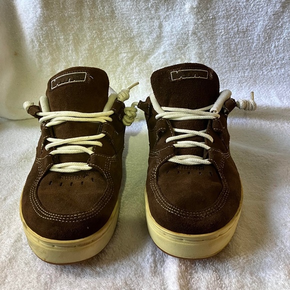 VANS - Picture 2 of 9